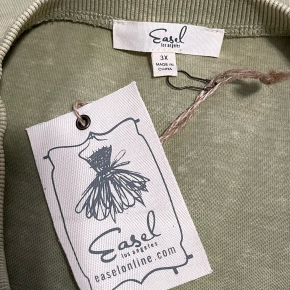 Easel Cotton Jersey Top with Large Front Star Tropical Print Patch Khaki… - Picture 9 of 9